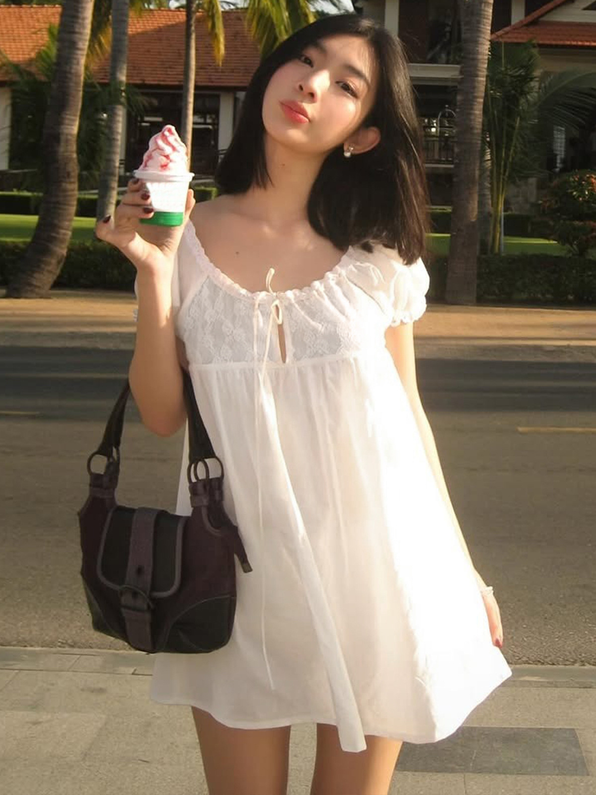 Off Shoulder Puff Sleeve Sundress - Weißes schulterfreies Spitzen-Babydoll-Minikleid für Damen mit