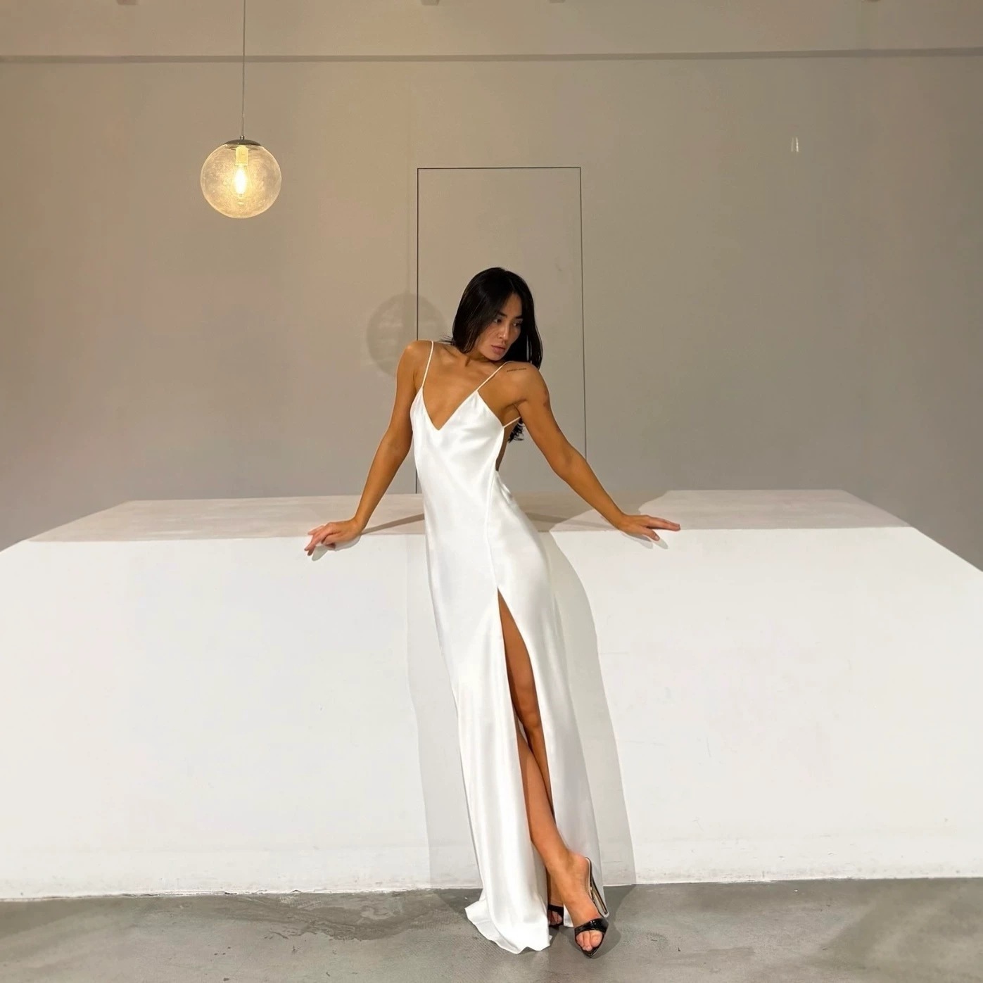 Weißes Satin-Maxikleid für den – Elegant Satin Evening Gown Split Bewertung und Preis